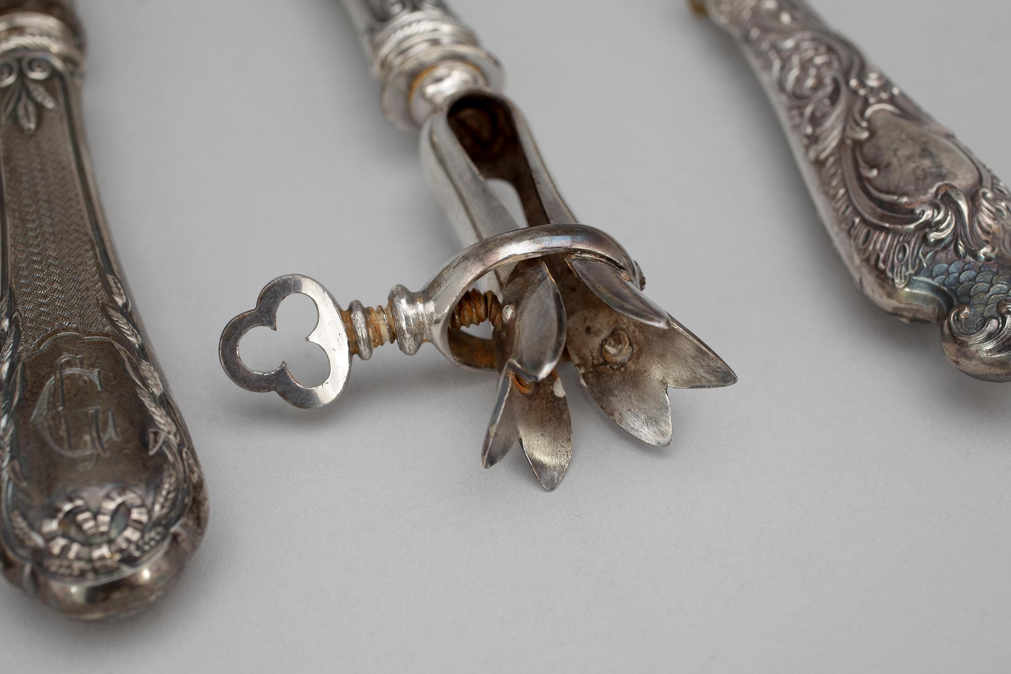 TRANSCHERBESTICK, 3+1, silver, något otydliga stämplar, troligen Paris, sekelskiftet 1900.