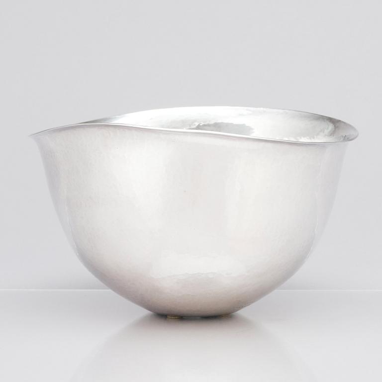Lars Håkansson, a sterling bowl, Konstindustriskolan, Göteborg 1978.