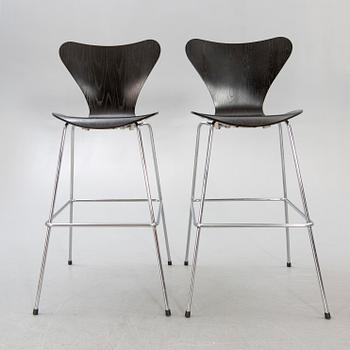 Arne Jacobsen, barstolar, ett par, "Sjuan", Fritz Hansen, 2000-tal.