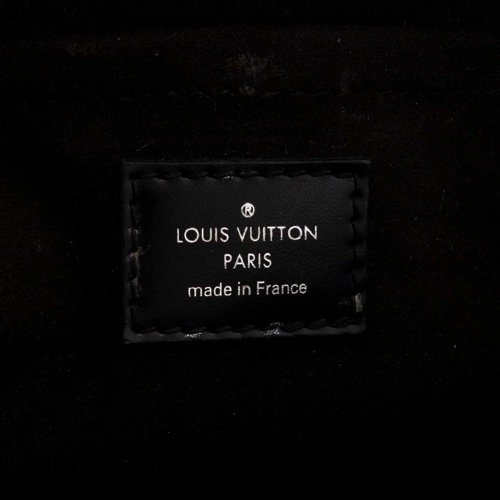 Louis Vuitton, a 'Pochette Montaigne' bag.