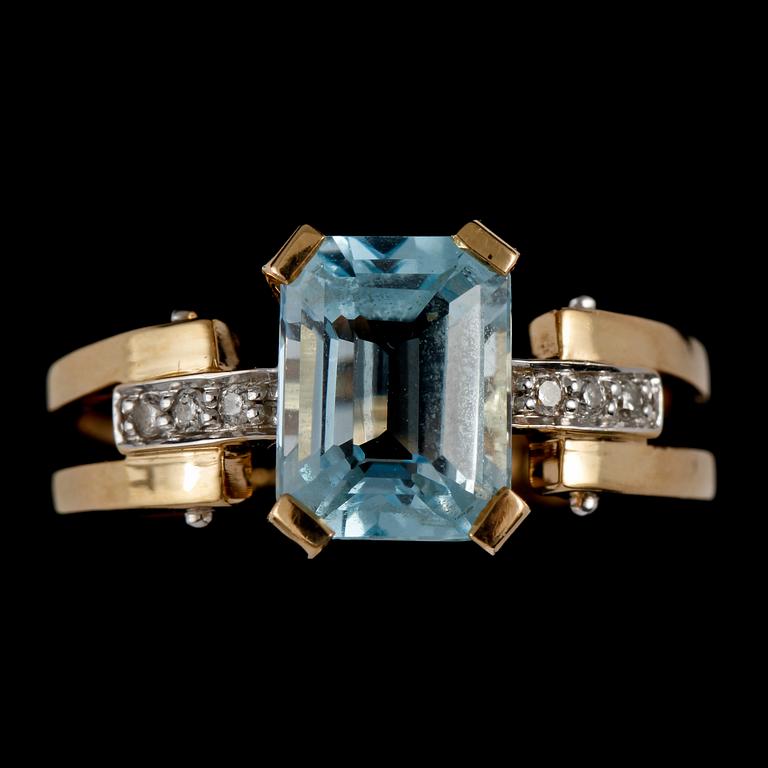 RING, 18k guld med fasettslipad akvamarin samt 6 små briljantslipade diamanter, Guldfynd, 2000-tal. Vikt 4 g.