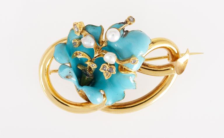 BROSCH, rosenslipade diamanter och ljus blå emalj. 1800-tal.