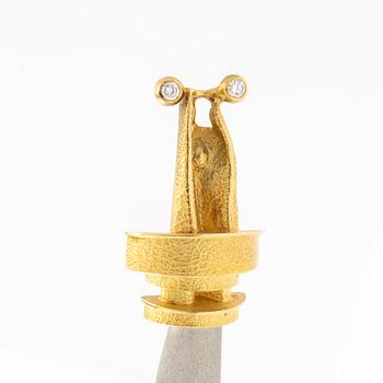 Magnus G:son Liedholm, Brooch 18K gold and platinum set with round brilliant-cut diamonds.