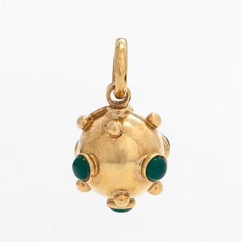 An 18K gold pendant with coloured calcedones.
