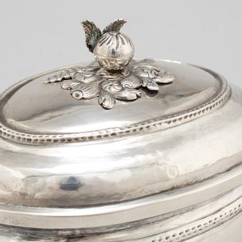 JN WOLLENBERG, a silver sugar-box, Nuremberg 1780-83.