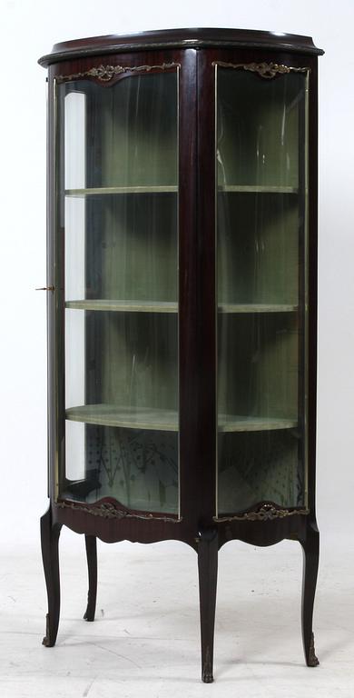 VITRINSKÅP, Louis XVI-stil, 1900-talets mitt.