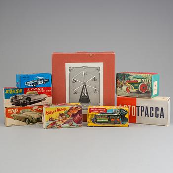 A lot of eight tinplate toys late 20th century.