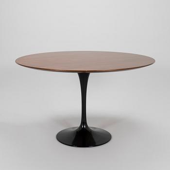 Eero Saarinen, matbord, "Tulip", Knoll International. Modellen formgiven 1956.