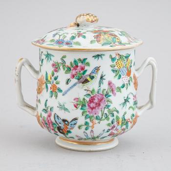 13 famille rose Canton porcelain objects, Qing dynasty, late 19th century.