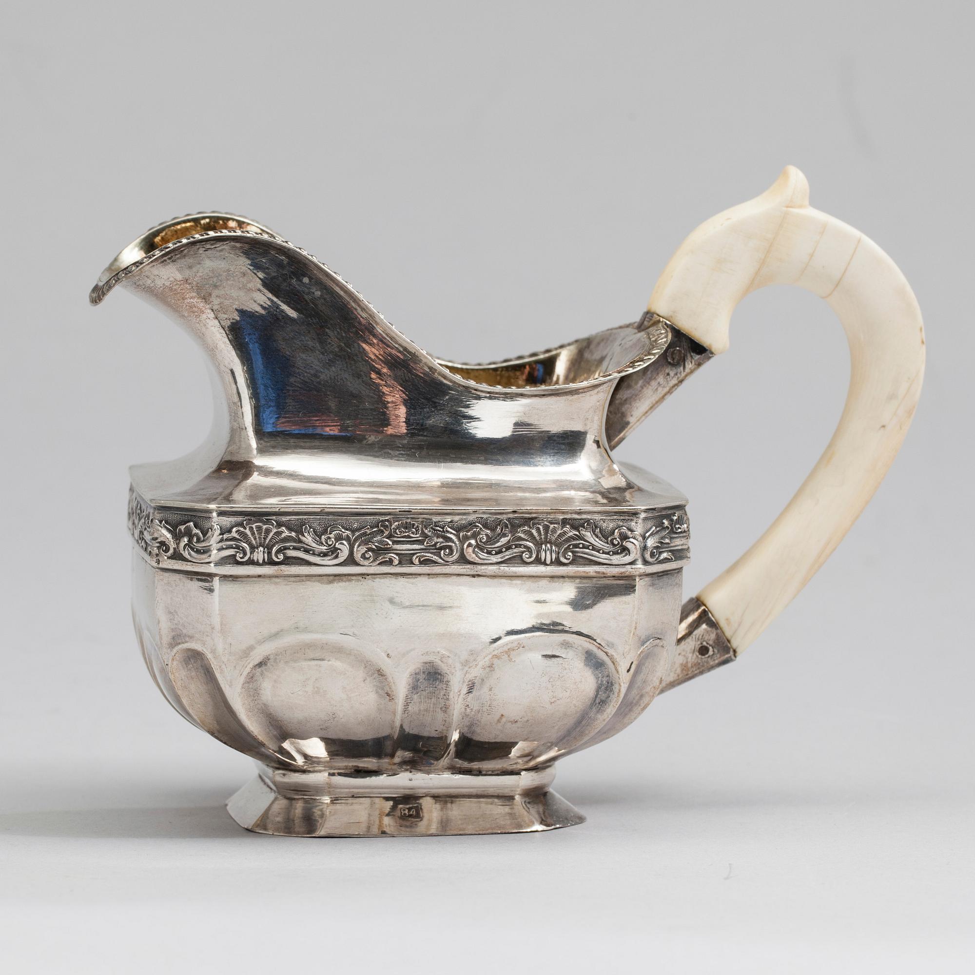 MJÖLKKANNA, silver, Ryssland, Moskva 1848, total vikt 167 g.