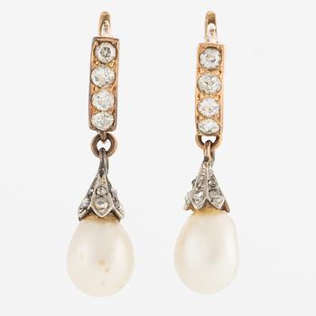 Earrings, gold a pair, with drop-shaped pearls and old-cut and rose-cut diamonds.