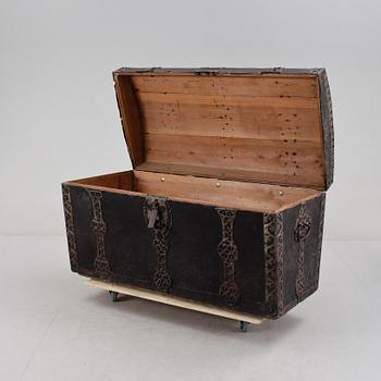 OFFICERSKISTA, karolinsk barock, daterad 1718.