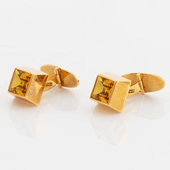 18K gold and synthetic yellow sapphire cufflinks.