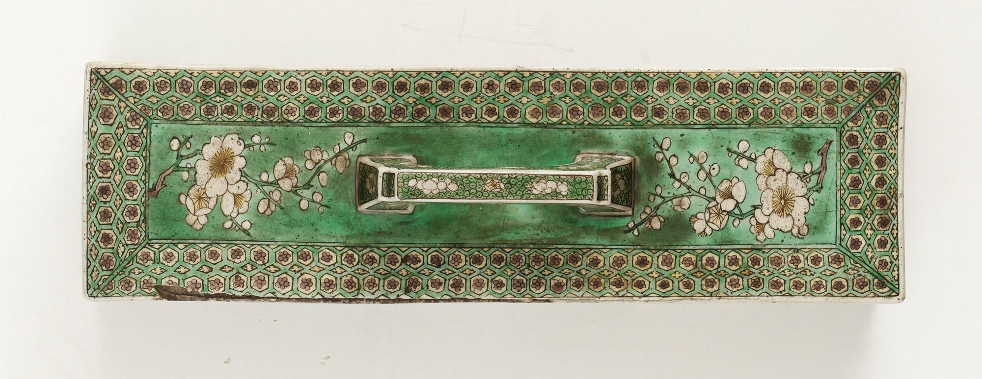 A rare famille verte scroll weight, Qing dynasty, Kangxi (1662-1722).