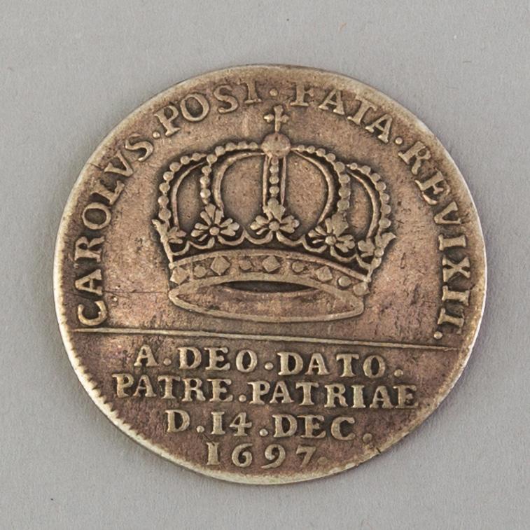 KASTMYNT, silver, Karl XII kröning 1697. Vikt ca 11 gram.