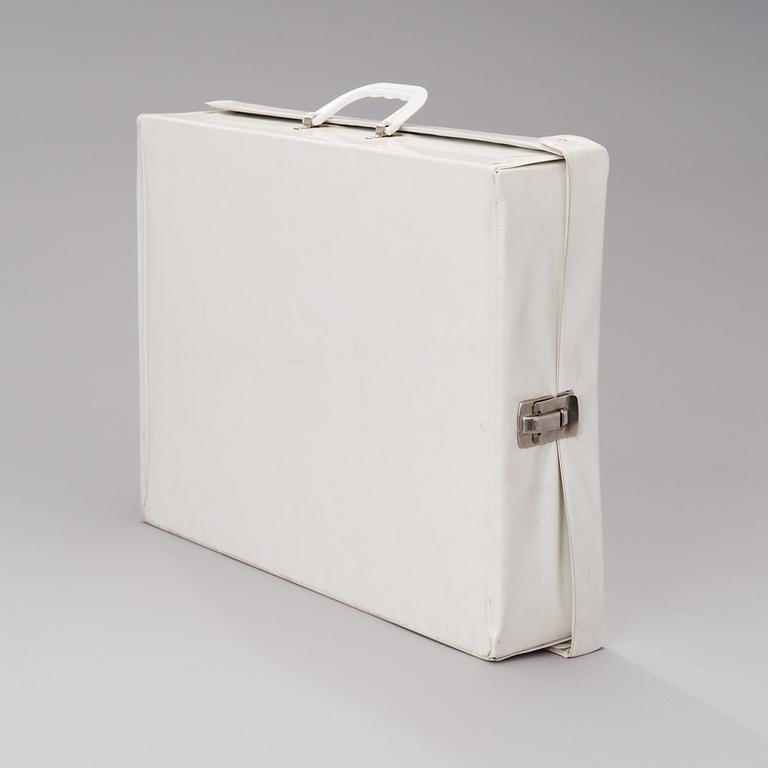 Two dolls, Barbie and Francie, with clothes and in original case, Mattel 1960s.