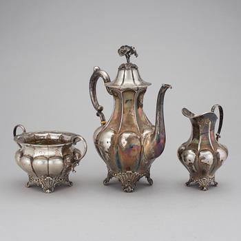 KAFFESERVIS, 3 delar, silver, nyrokokostil, Anders Gustaf Dufva, Stockholm 1918. Tot ca 1230 gram.