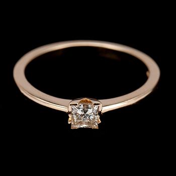 RING, guld 14K, med prinsesslipad diamant 0,31 ct. Vikt 3 g.