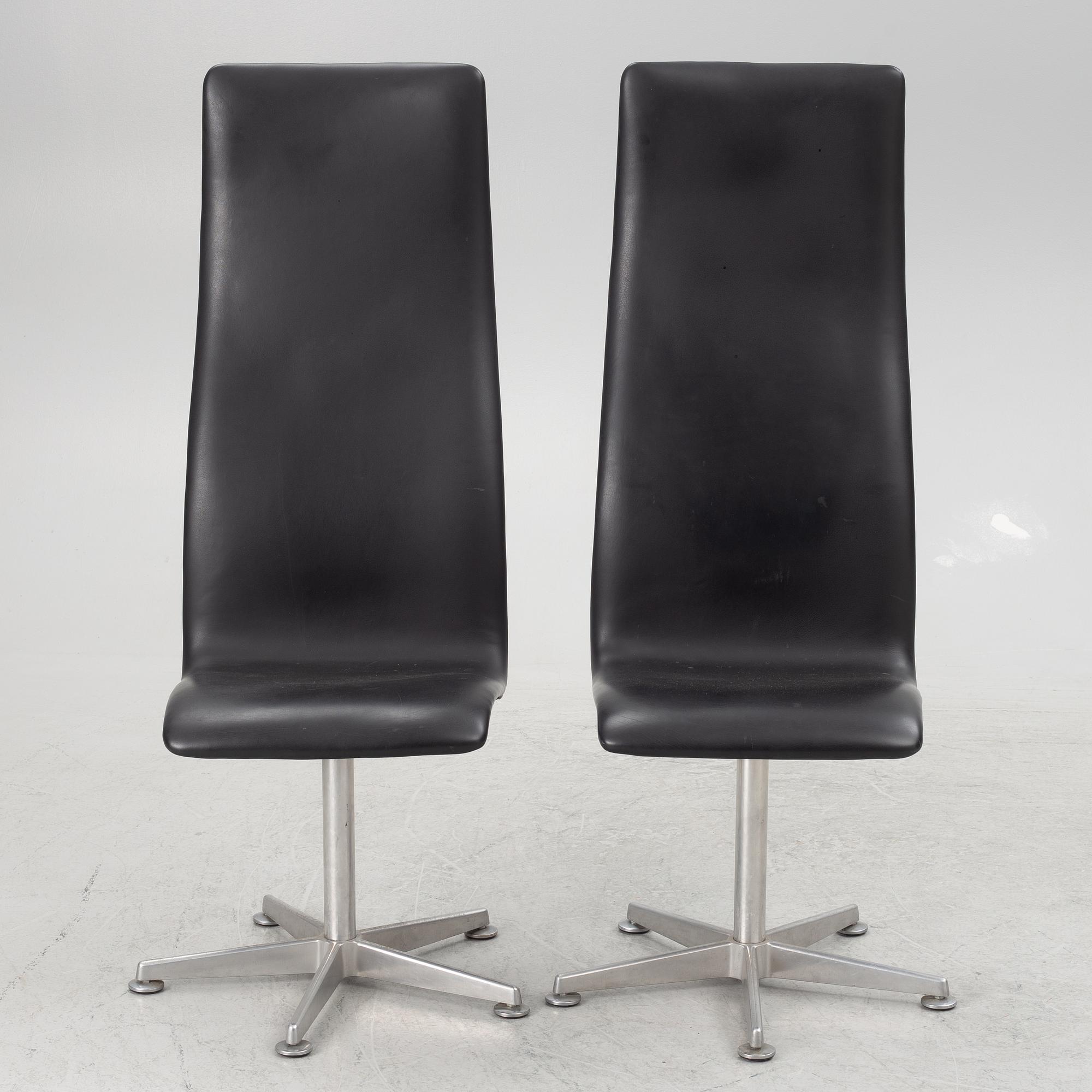 Arne Jacobsen, a pair of 'Oxford Chairs', Fritz Hansen, Denmark.
