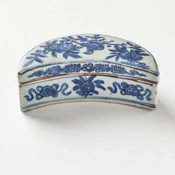 A blue and white moon shaped box with cover, Ming dynasty, Wanli (1572-1620).