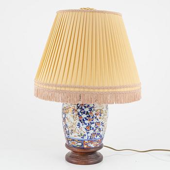 A Chinese table lamp, 20th century.