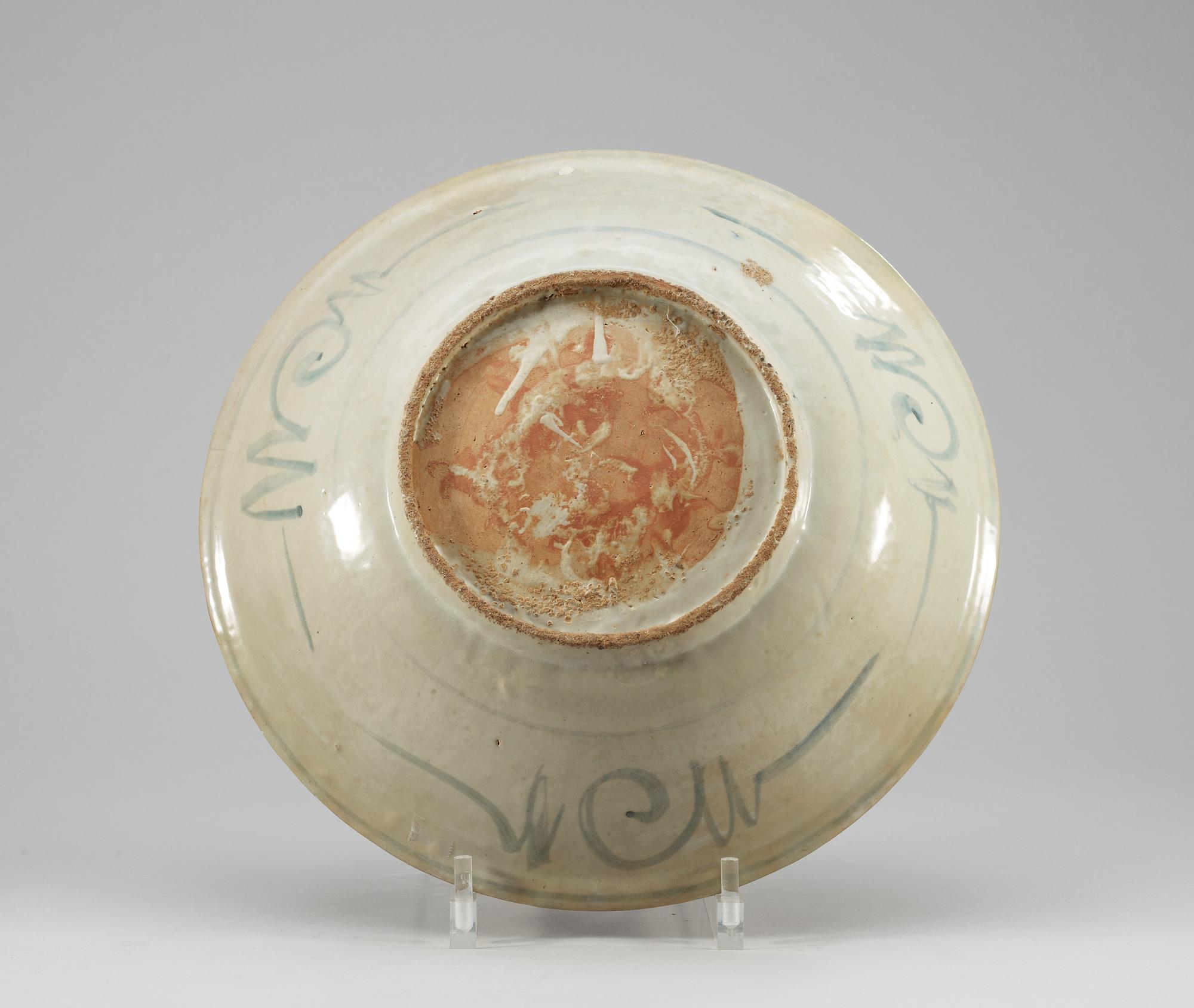 A blue and white bowl, Ming Swatow.