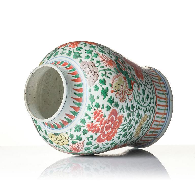 Urna, porslin. Transition, 1600-talets mitt.