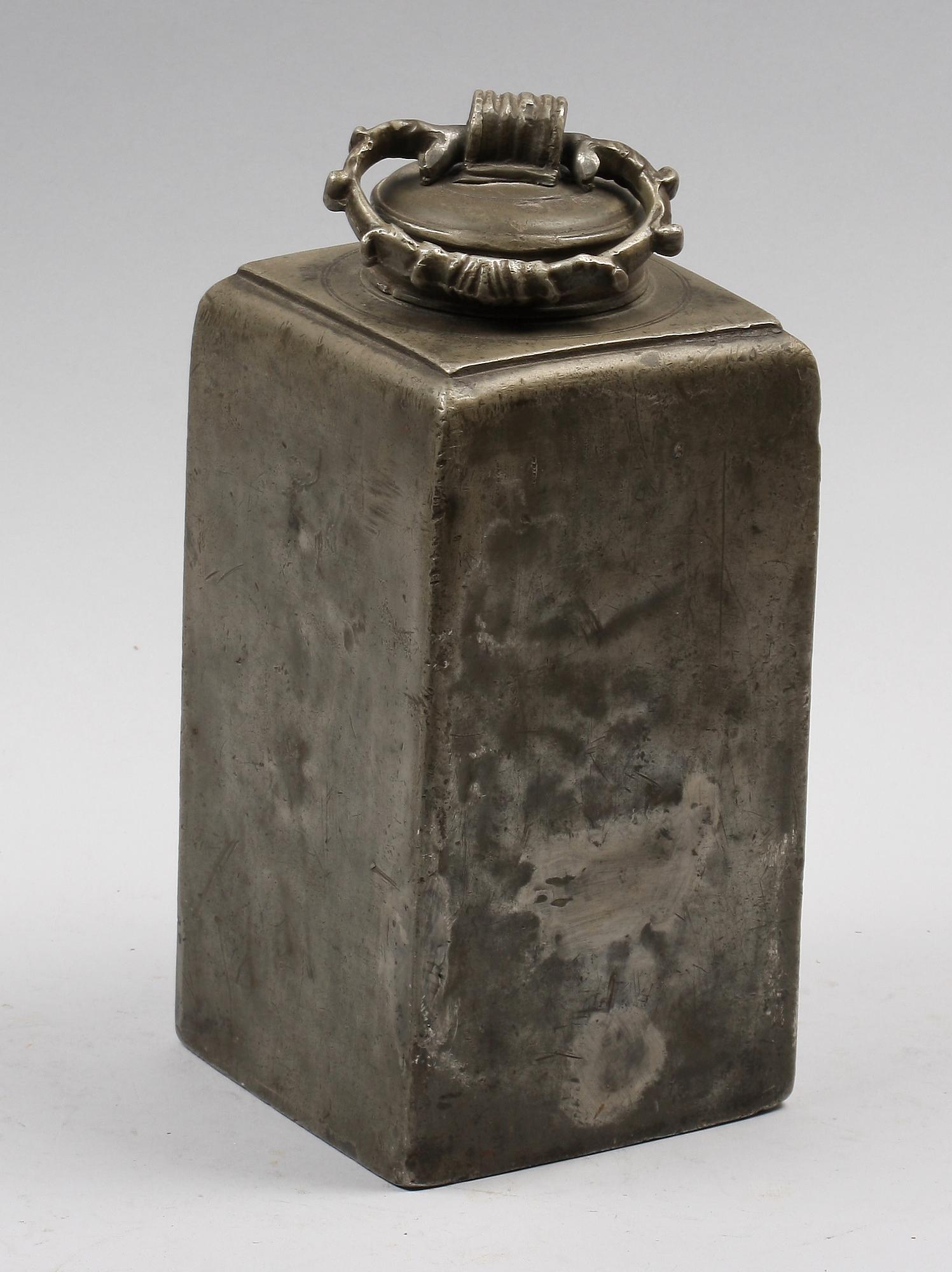 FLASKA MED LOCK, tenn, möjligen Sverige och 1600/1700-tal.