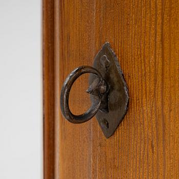 A corner cabinet, 18th/19th Century.