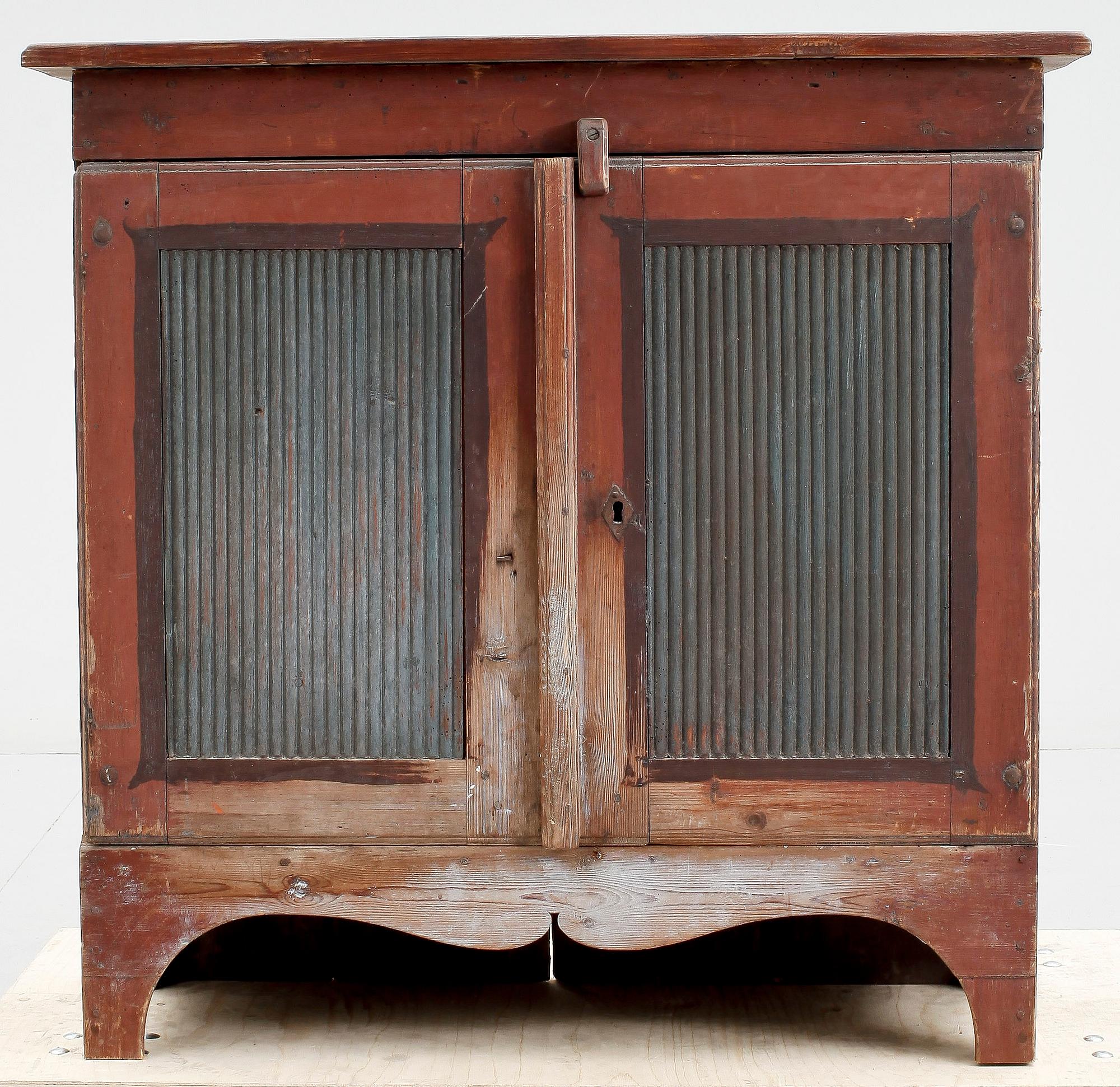 SKÅPSÖVERDEL, allmoge, 1800-tal.