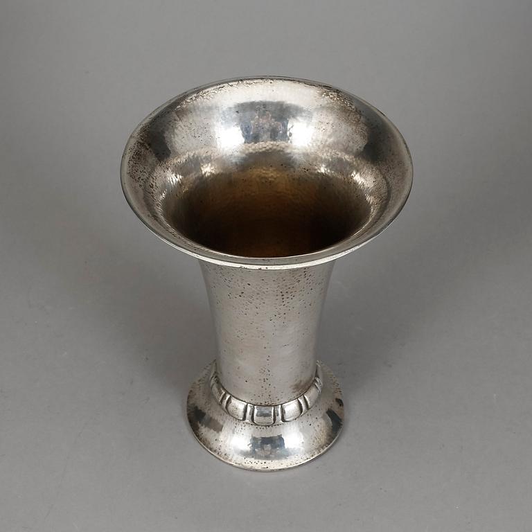 BÄGARE/VAS, silver, Otydlig märkning, Stockholm, 1923. Vikt ca 460 g.