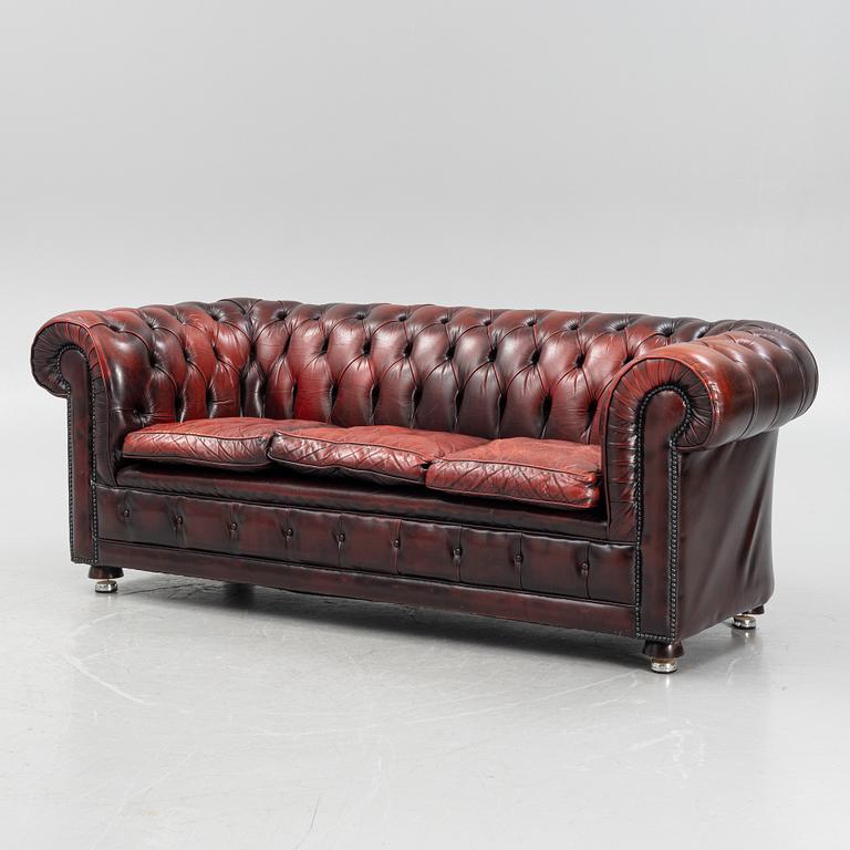 Soffa, Chesterfield-modell, senare delen av 1900-talet.