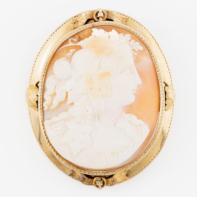 Brooch, 14K gold with shell cameo.