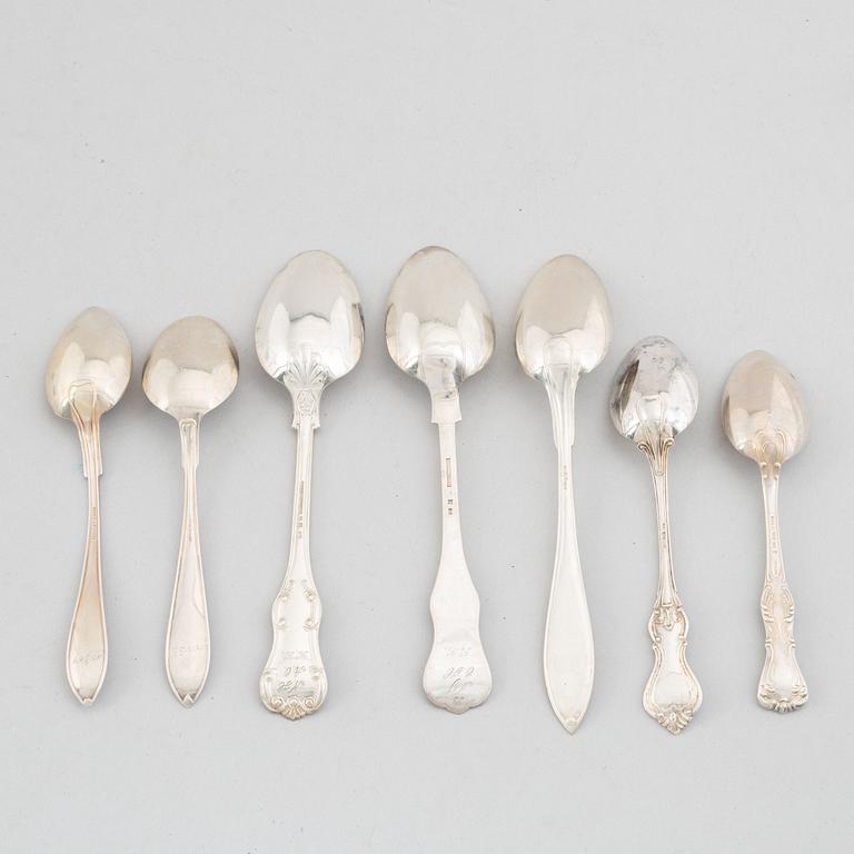 A set of 22 Swedish silver spoons, including Bernt Erlandsson, Kristianstad 1879.