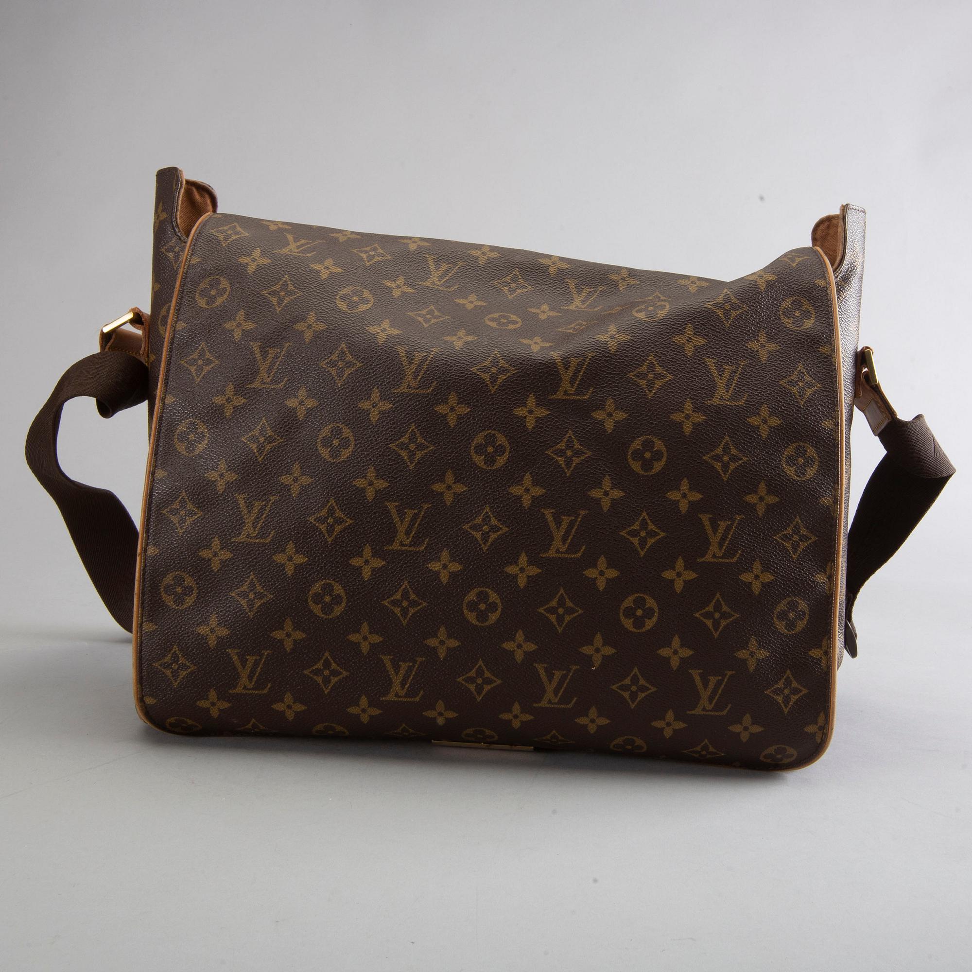 LOUIS VUITTON, Messenger bag.