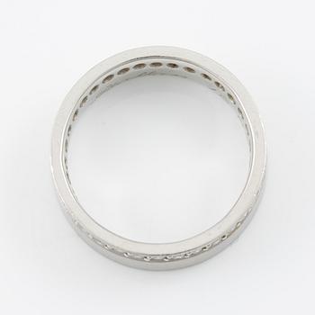 Ring, platinum with smaller brilliant-cut diamonds.