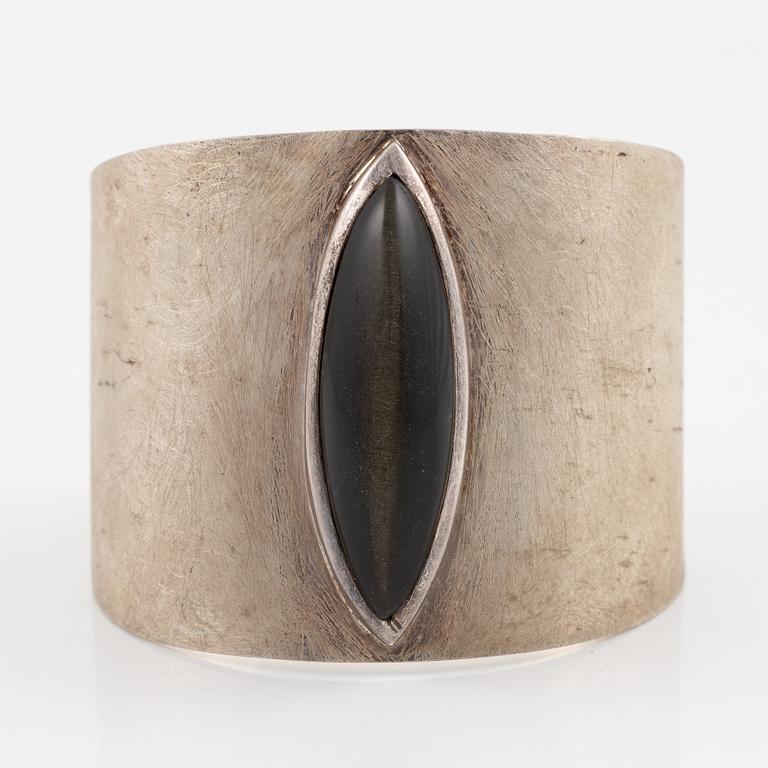Armring, silver med kattögesten, Schweiz.