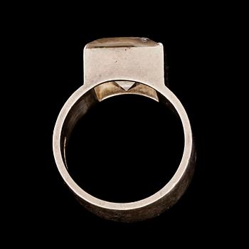 RING, silver, besatt med fasettslipad bergkristall Wiwen Nilsson, Lund. Vikt c:a 7,7 g.