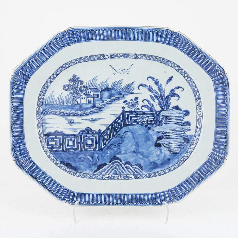 A plate and serving dish, porcelain, China, 19th century.