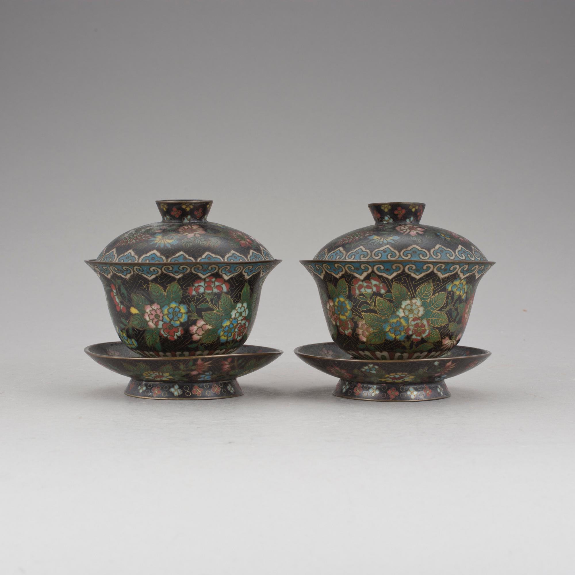 KOPPAR, ett par, cloisonné. Sen Qing dynasti, omkring 1900.
