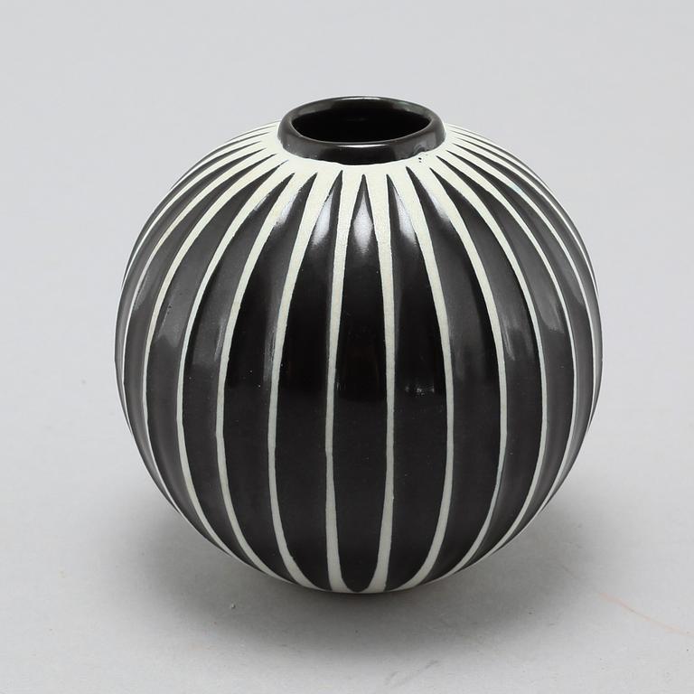 STIG LINDBERG, vas, stengods, "Domino", Gustavsberg 1955-1969.