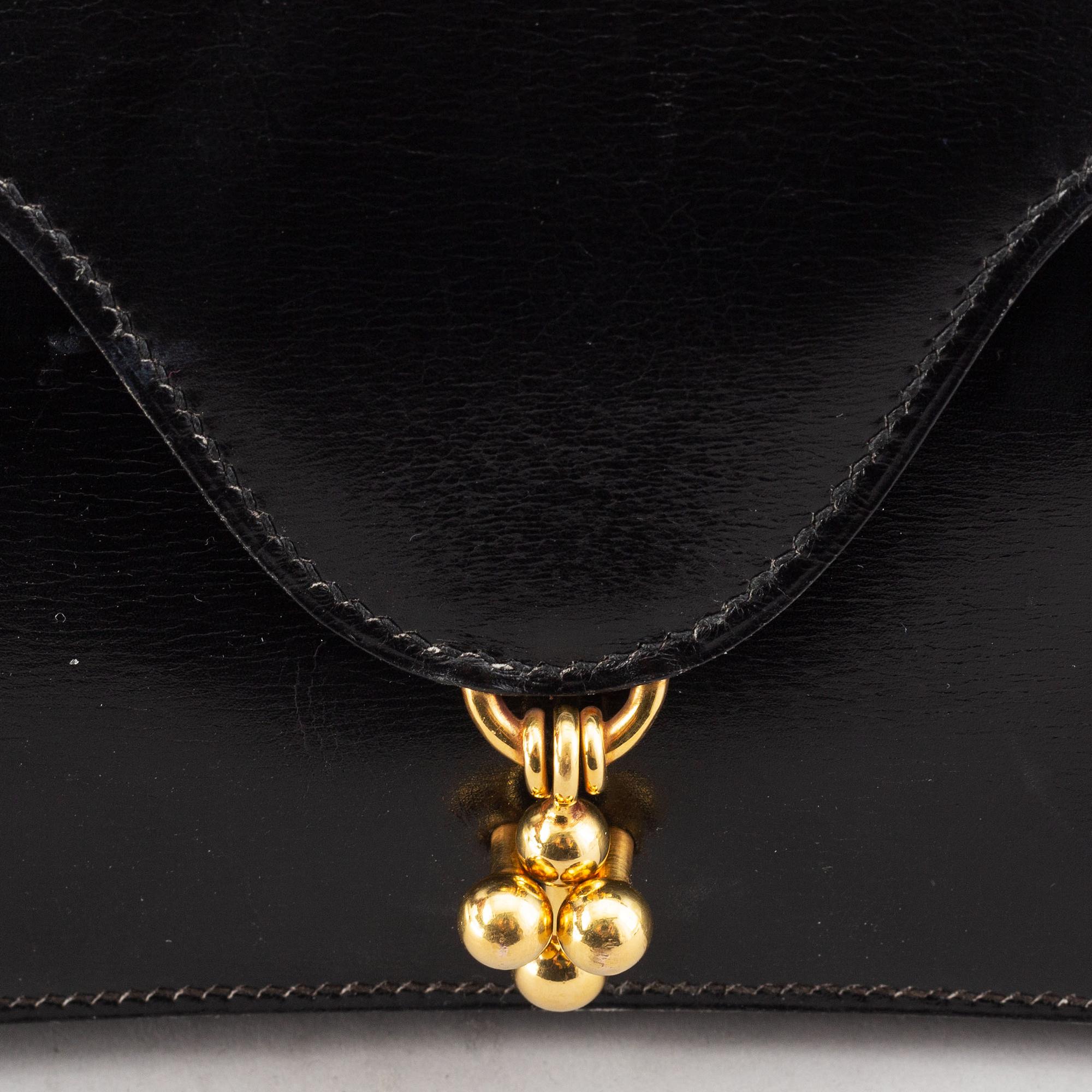Hermès, a vintage leather bag.