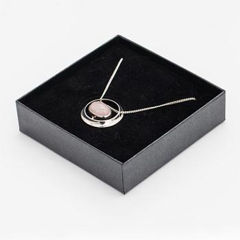 A silver necklace with a rose quartz. Martti Viikinniemi, Heinola 1960's.