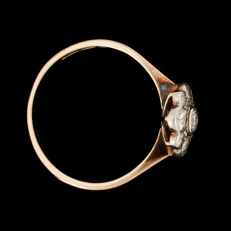 RING, guld 18K och diamanter, Helsingfors, 1800/1900-tal. Vikt ca 1,5 gram.