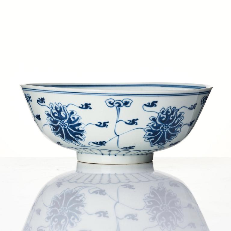 A blue and white lotus bowl, Qing dynasty, 19th Century.