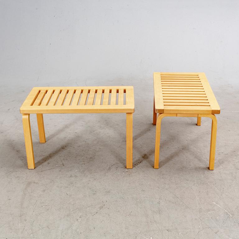 Alvar Aalto,  bänkar ett par modell 153 2000-tal.