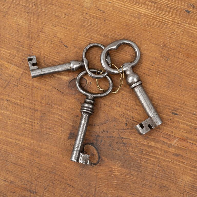 A Gustavian pine cupboard, late 18th century.