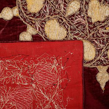 DUK, Ryssland. Broderad med guldtråd. Omkring 1800-talets slut.