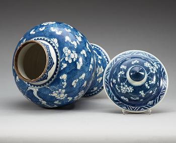 A blue and white jar with cover, Qing dynasty, Kangxi (1662-1722).