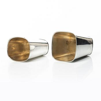 Gustaf Janson, vaser, 2 st, sterlingsilver, CG Hallberg, Stockholm, 1959.